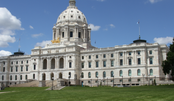 Legisladores proponen fondo estatal para apoyar a víctimas de delitos en Minnesota