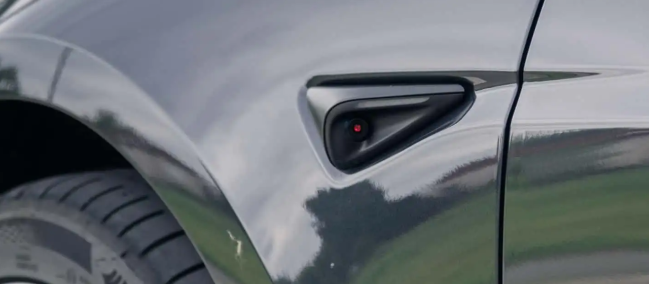 La cámara de un Tesla manda a mujer tras las rejas