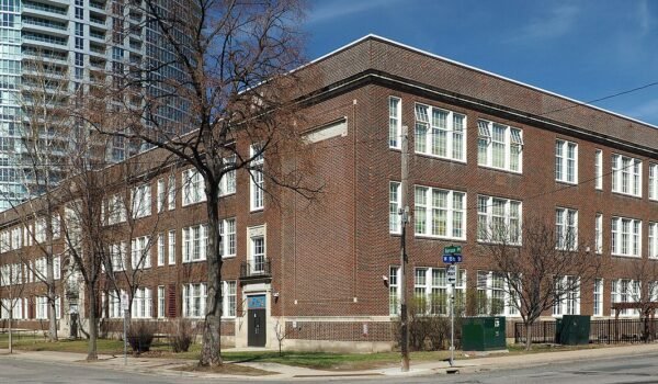 Minneapolis considera regresar a escuelas K-8 para aumentar la matrícula