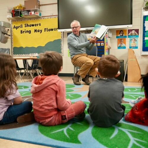 Gobernador Tim Walz impulsa ampliación de créditos fiscales para cuidado infantil en Minnesota