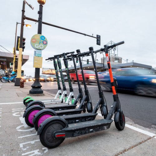 Aumentan las lesiones por scooters y bicicletas eléctricas en Minnesota