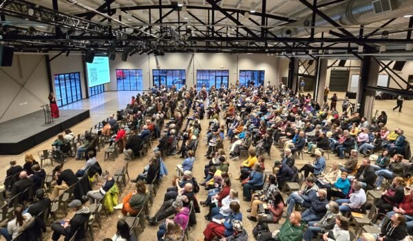 Unidos Minnesota moviliza a la comunidad ante preocupaciones por la democracia rumbo a las elecciones de noviembre