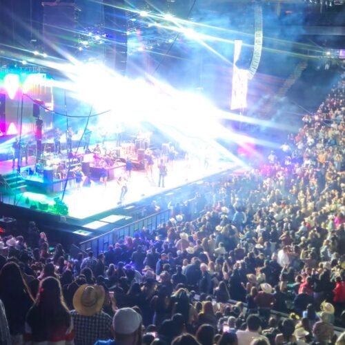 Los Tigres del Norte llenan el Grand Casino Arena en una noche de orgullo latino