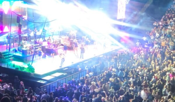 Los Tigres del Norte llenan el Grand Casino Arena en una noche de orgullo latino