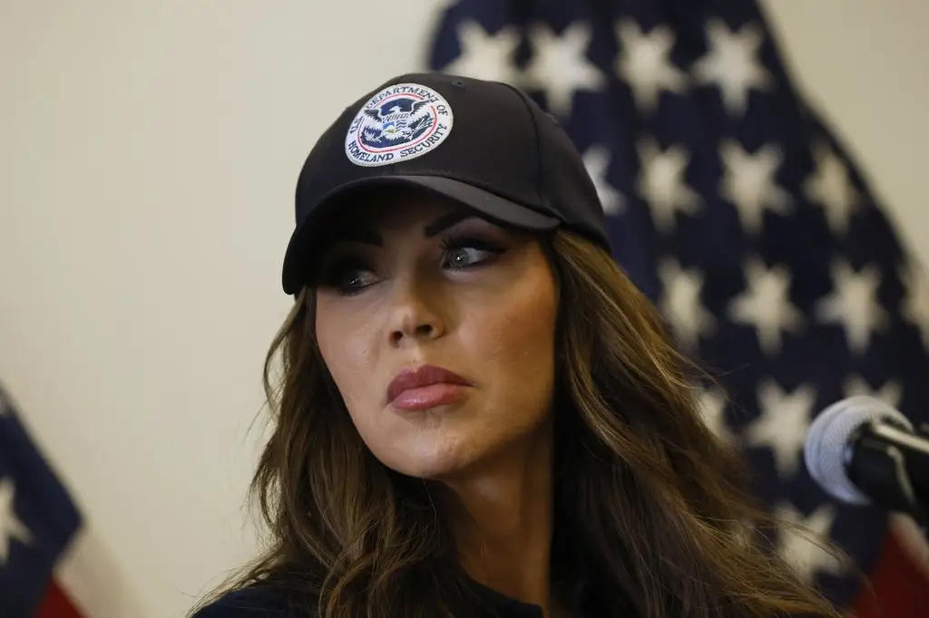 DHS enfrenta más de 10 mil quejas tras promesa fallida de eliminar límite de edad en ICE