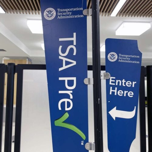 Más de 800 arrestos de ICE vinculados a datos de pasajeros proporcionados por TSA