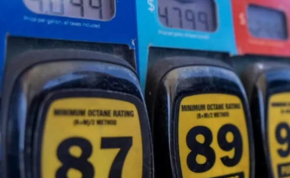 Gasolina supera los 4 dólares por galón en Minnesota y podría seguir subiendo