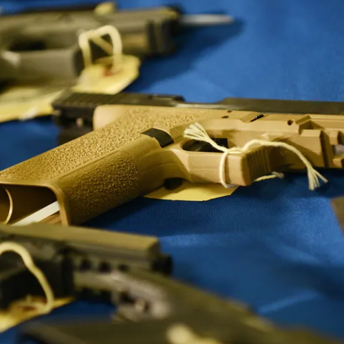 Senado de Minnesota aprueba prohibición de “ghost guns” en paquete contra violencia armada
