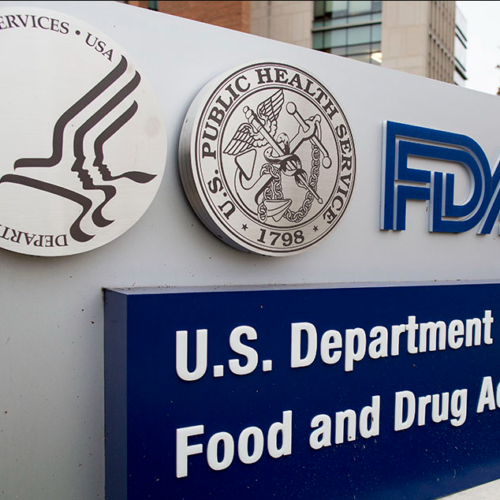 Renuncia Comisionado de la FDA por desacuerdos con administración Trump