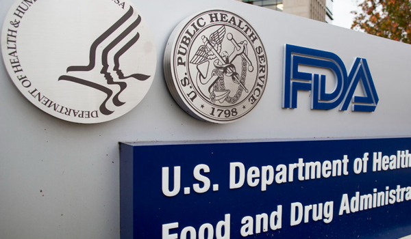 Renuncia Comisionado de la FDA por desacuerdos con administración Trump
