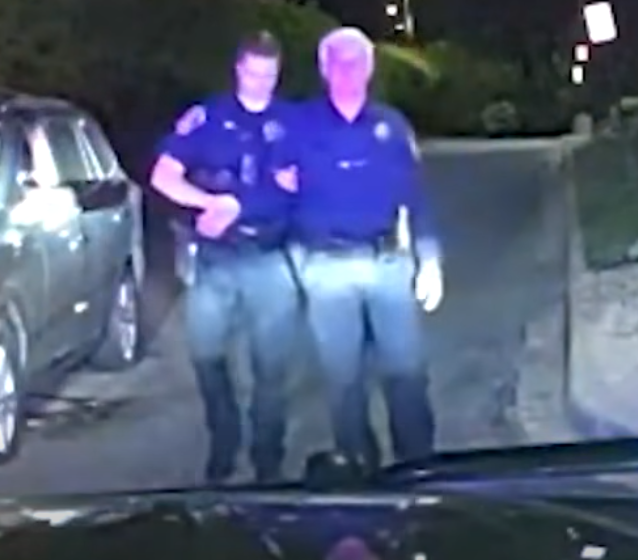Oficial de policía es arrestado por conducir ebrio en Bloomington