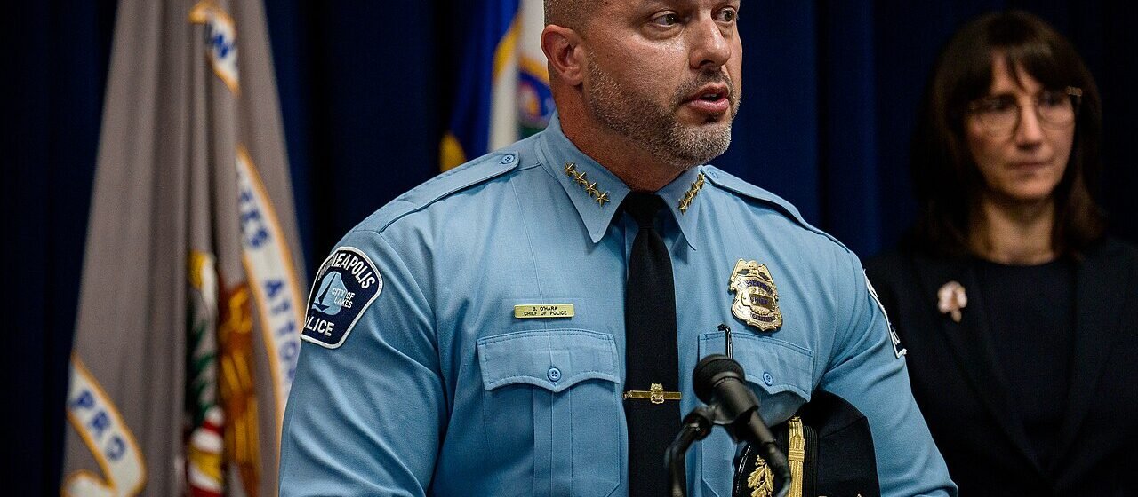 Renuncia el jefe de policía de Minneapolis tras investigación sobre su conducta