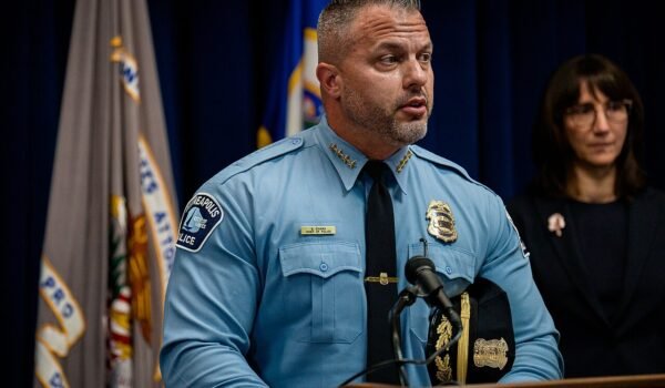 Renuncia el jefe de policía de Minneapolis tras investigación sobre su conducta