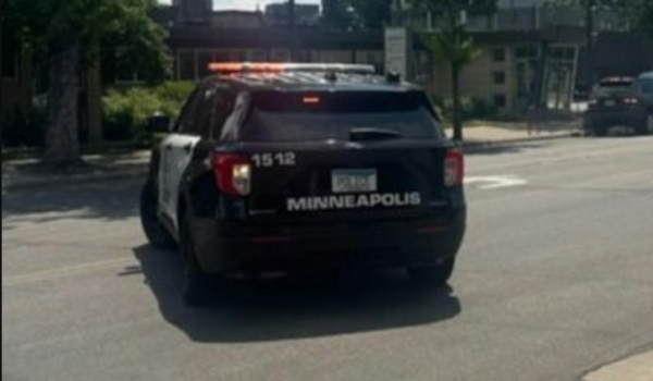 Sospechoso armado permanece atrincherado tras disparar contra agentes en Minneapolis