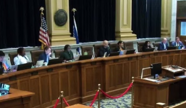 Concejales de Minneapolis definen las prioridades para elegir al próximo jefe de policía