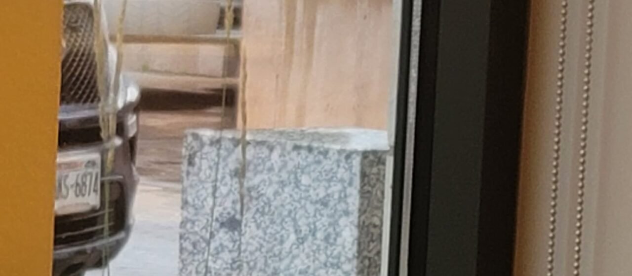 Presencia de agentes uniformados genera inquietud en edificio de St. Louis Park