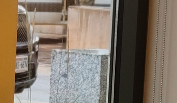 Presencia de agentes uniformados genera inquietud en edificio de St. Louis Park