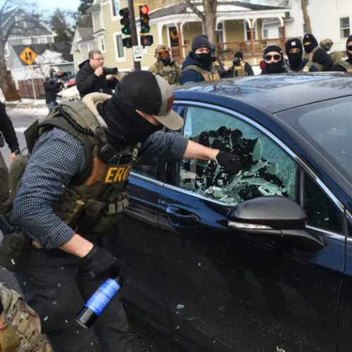 ICE suspende la mayoría de las detenciones de vehículos durante operativos migratorios en Estados Unidos