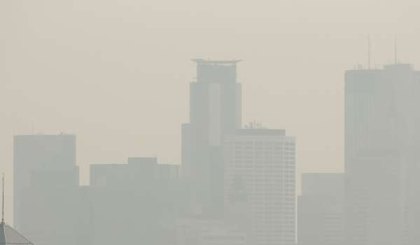 Alerta por mala calidad del aire en Minnesota: el humo de incendios afectará a las Ciudades Gemelas hasta el viernes