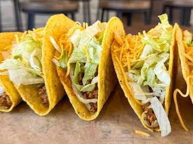 Investigan brote de parásito ligado a lechuga servida en Taco Bell; autoridades vigilan si llegó a otros comercios