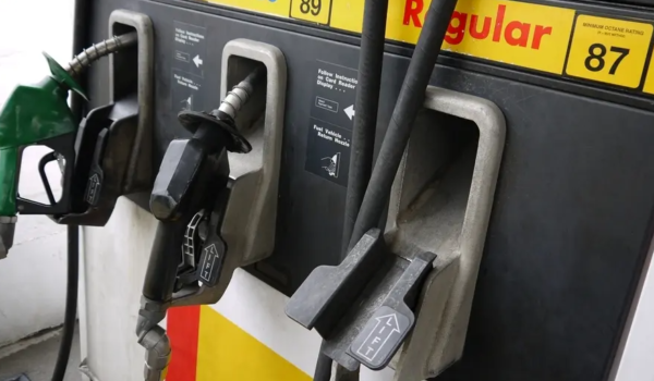 Sube el precio de la gasolina en Minnesota y podría llegar a 4 dólares por galón en los próximos días