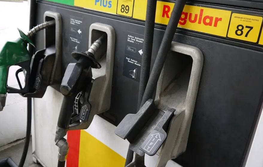 Sube el precio de la gasolina en Minnesota y podría llegar a 4 dólares por galón en los próximos días