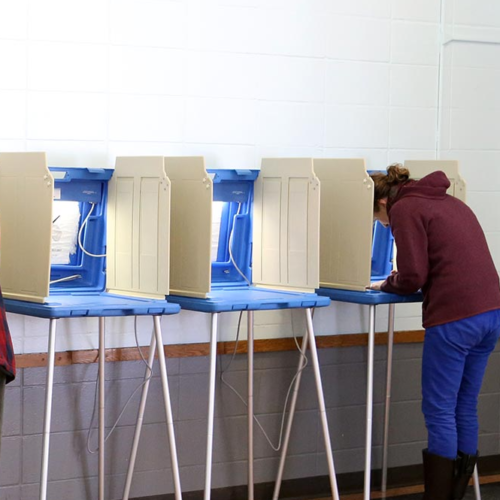 Último día para registrarse antes de las primarias en Minnesota; Minneapolis verificará públicamente sus máquinas de votación