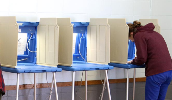 Último día para registrarse antes de las primarias en Minnesota; Minneapolis verificará públicamente sus máquinas de votación