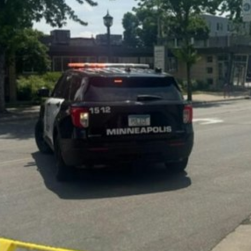 Sospechoso armado permanece atrincherado tras disparar contra agentes en Minneapolis