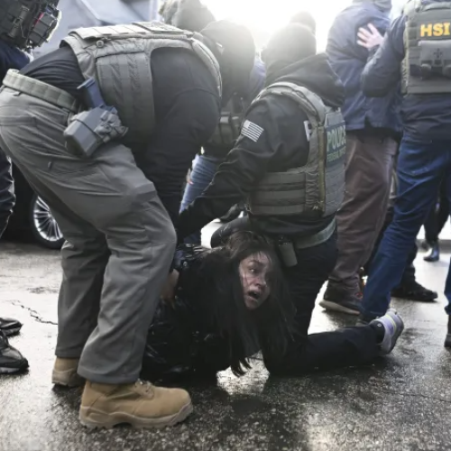 Juez federal encuentra evidencia de perfil racial durante operativo migratorio en Minnesota