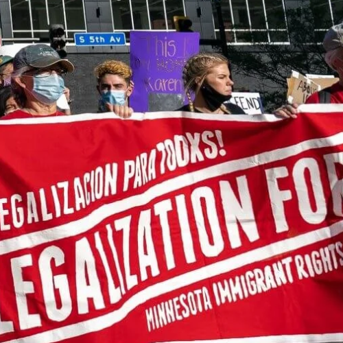 Tras segunda muerte atribuida a ICE en Minneapolis, comunidad exige: “ICE asesino fuera de nuestras calles”