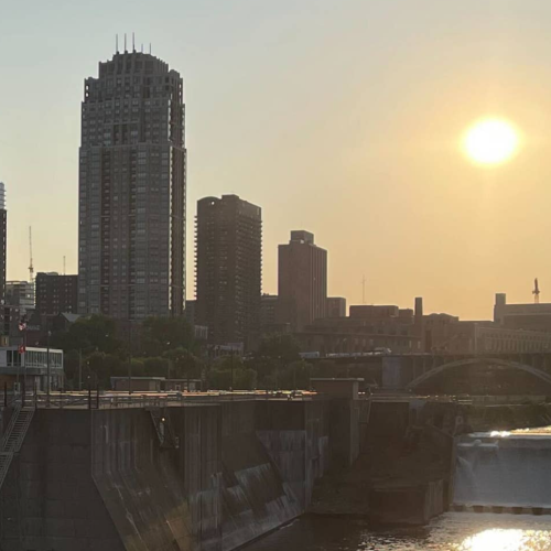 El calor extremo dejó temperaturas sofocantes en Minnesota y obligó a cancelar eventos al aire libre