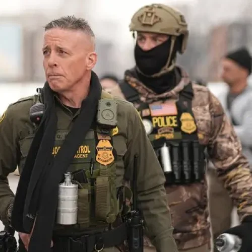 Comandante de la Patrulla Fronteriza y algunos agentes podrían dejar Minneapolis tras críticas por operativo