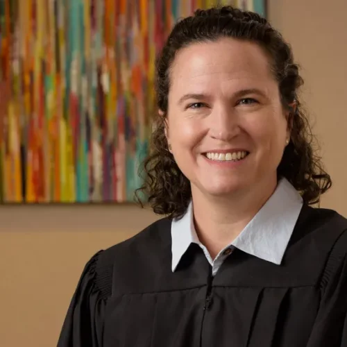 JUEZA FEDERAL ORDENA MÁS ARGUMENTOS SOBRE OPERATIVO MIGRATORIO EN MINNESOTA