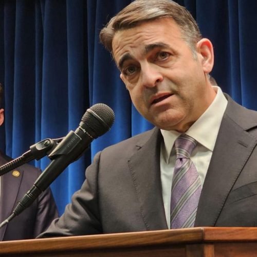 Fiscal federal de Minnesota pide que juez se aparte de caso migratorio