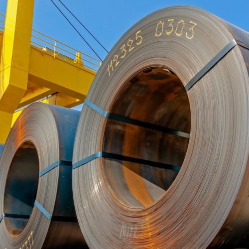 Trump duplica aranceles al acero y aluminio; temen alza de precios en EE.UU.